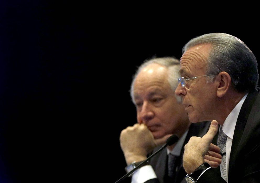 Foto: El presidente de CaixaBank, Isidre Fainé (d), y Juan María de Nin. (EFE)