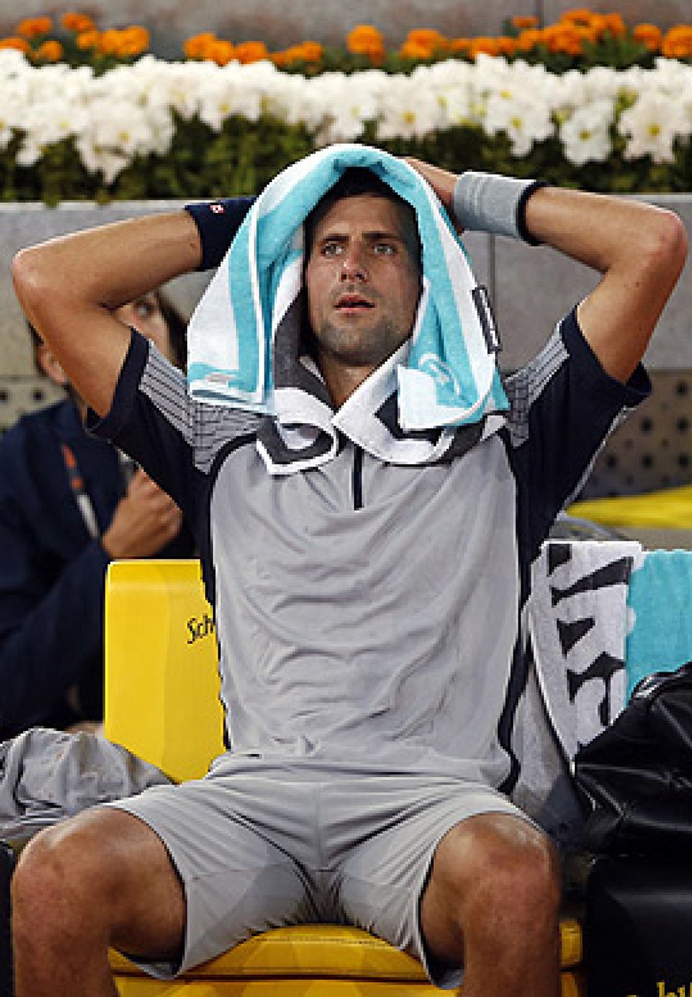 Foto: 'Baby Federer' desquicia a Djokovic y lo elimina en segunda ronda