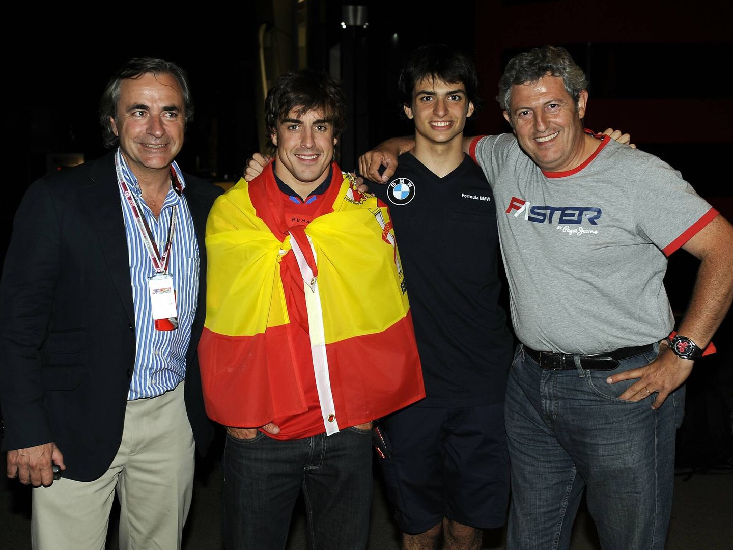  Rubio, con los Sainz y Fernando Alonso en Silverstone, celebrando el Mundial de futbol en 2010 (Imagen cedida)