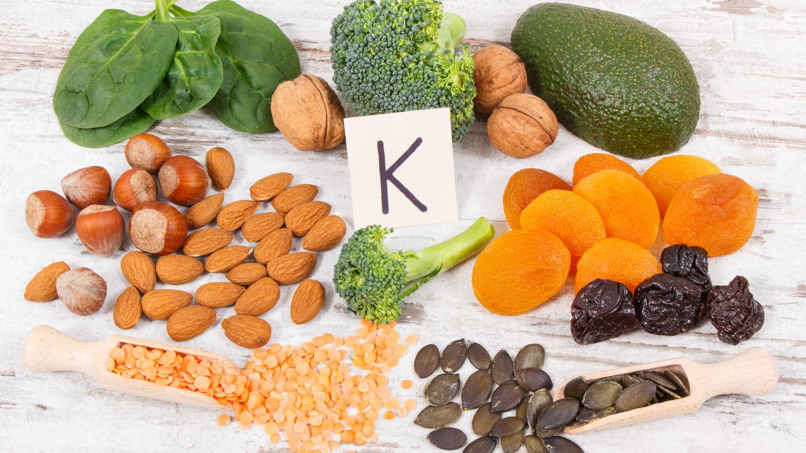 Foto: Alimentos ricos en vitamina K. (iStock)