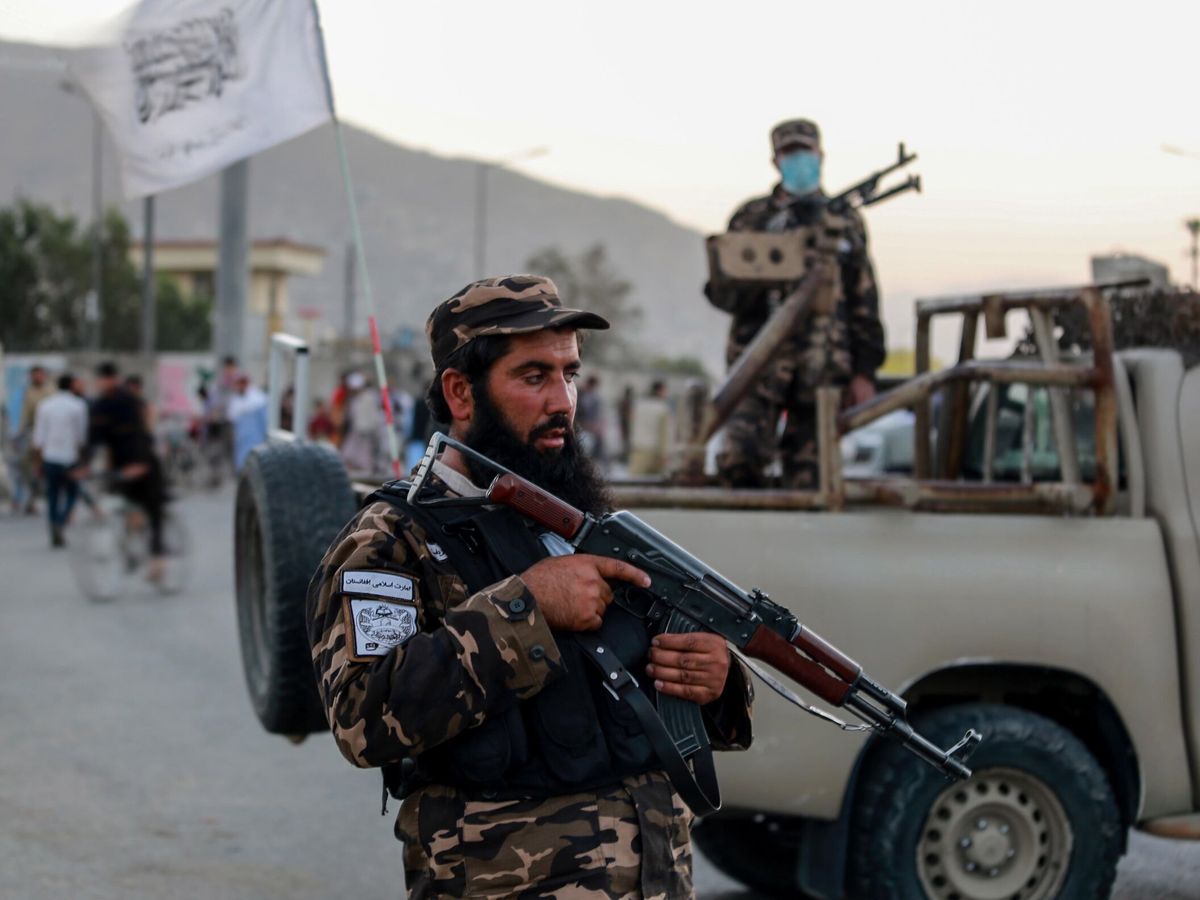 Foto: Militares talibanes en Kabul. (EFE)
