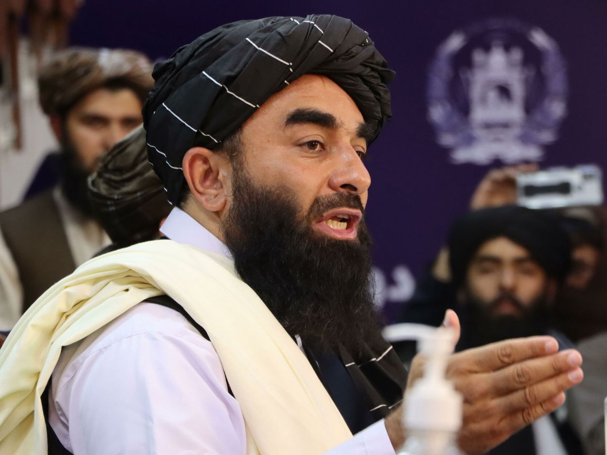 Foto: El portavoz de los talibanes Zabihulá Muyahid, a quien no se le había visto el rostro hasta la fecha (EFE)