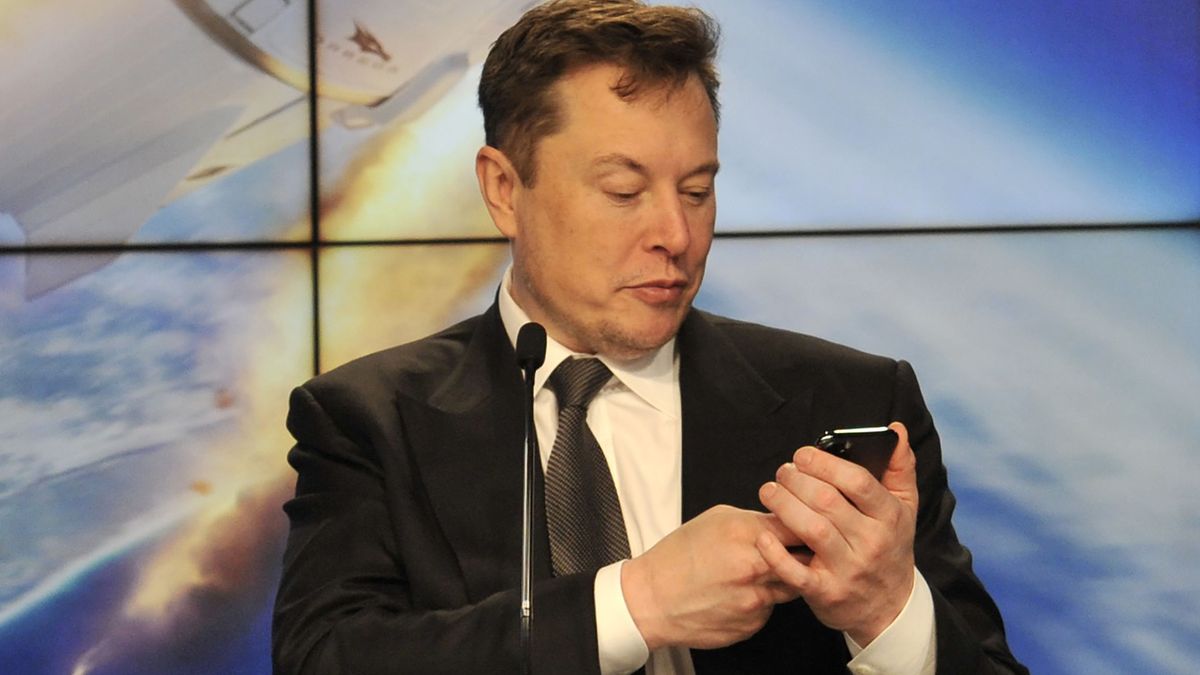 Elon Musk vuelve a pedir en público que eliminemos nuestra cuenta de Facebook