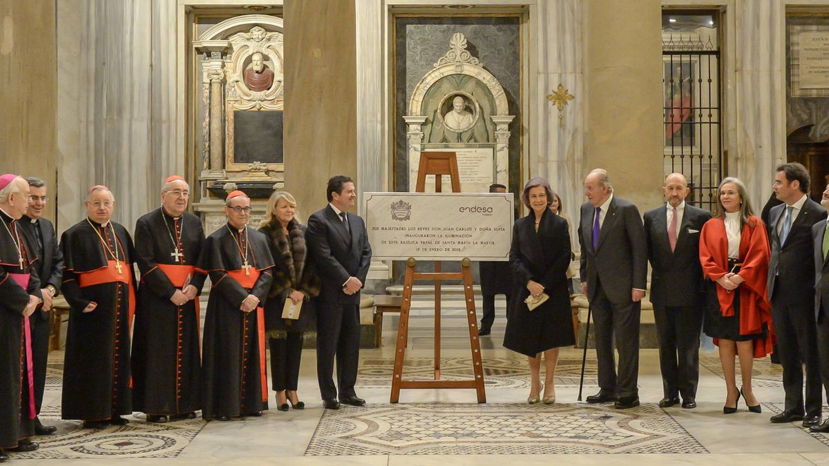 Los Reyes inauguran la iluminación de la Basílica de Santa María la Mayor de Roma