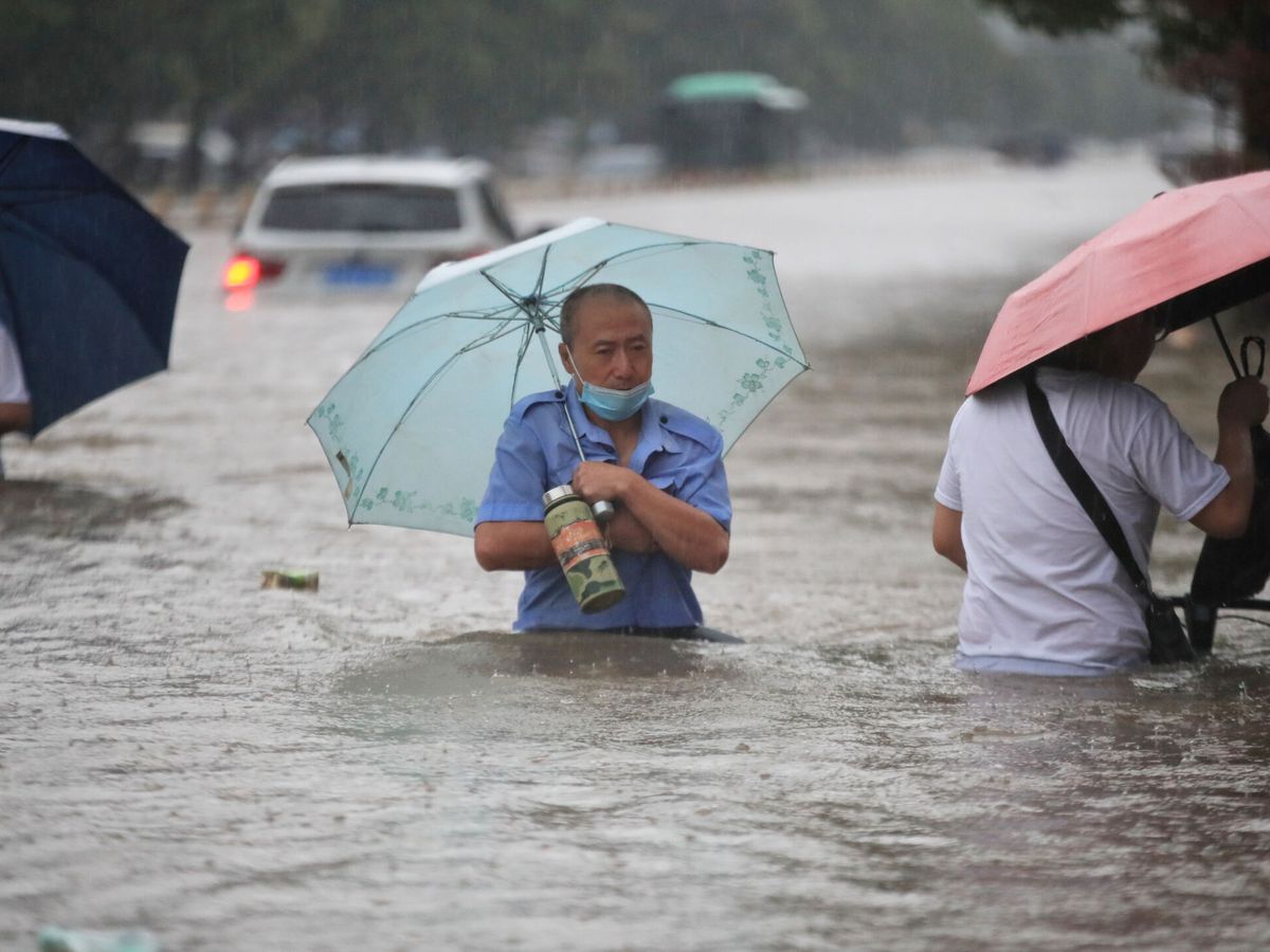 Foto: Situación tras las fuertes lluvias en Zhengzhou. (Reuters)