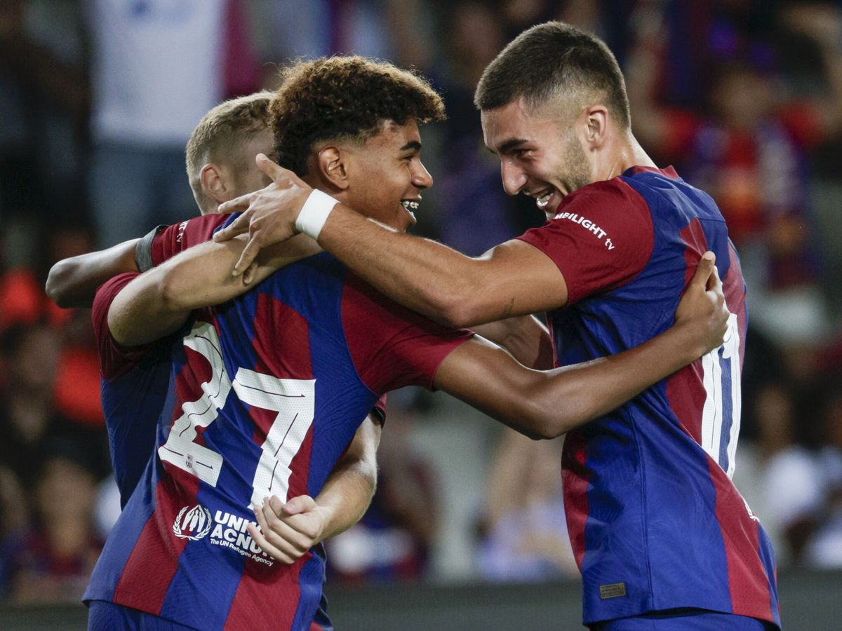 Foto: Los jugadores celebran un gol durante el partido. (EFE/Quique García)