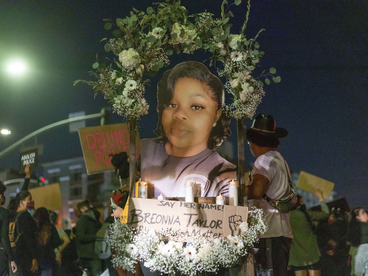 Foto: Un tributo a Breonna Taylor en las protestas que también han llegado a Los Ángeles (EFE)