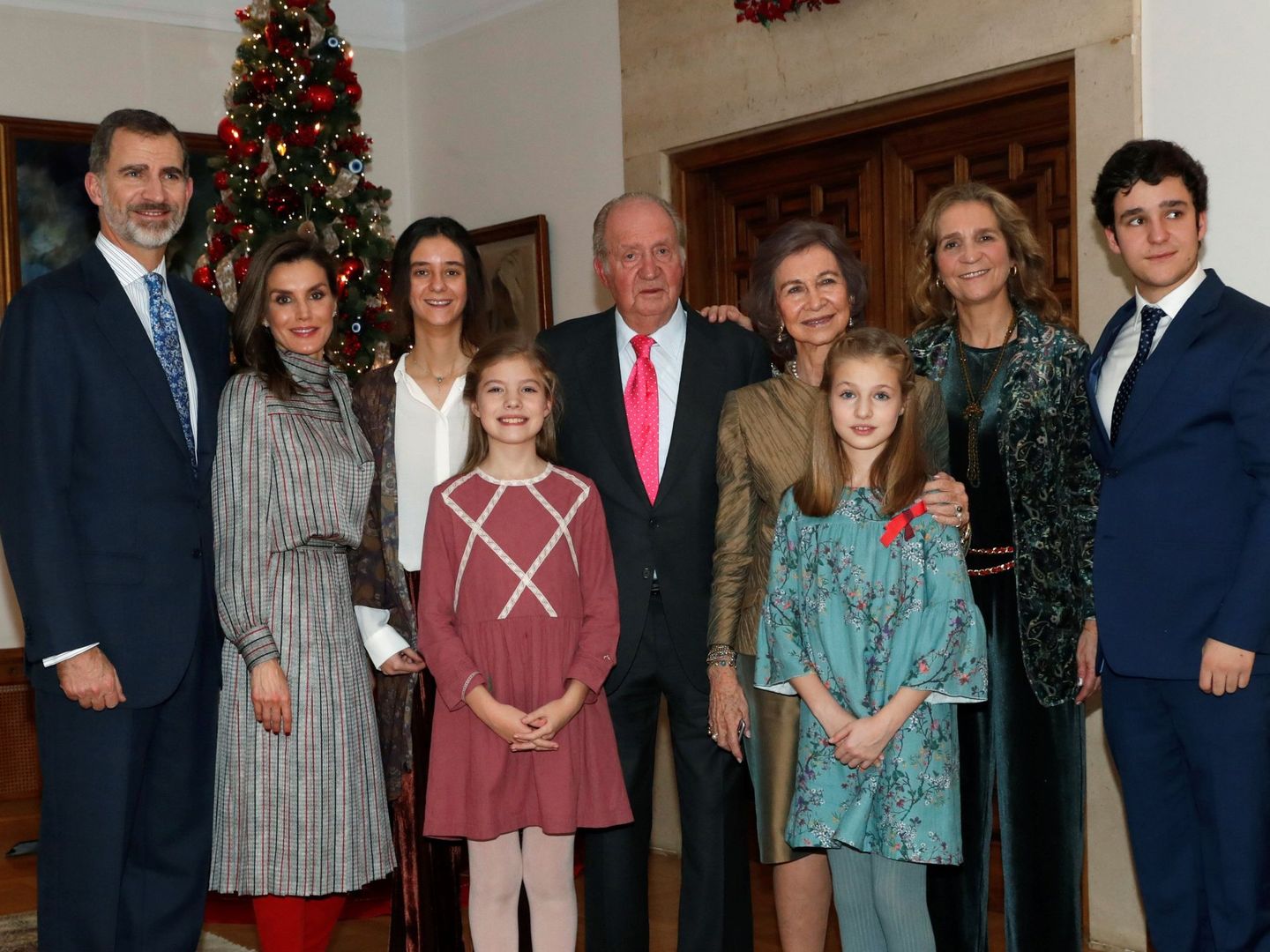 Fotografía oficial del 80 cumpleaños del rey Juan Carlos I, en el Palacio de la Zarzuela. (EFE)