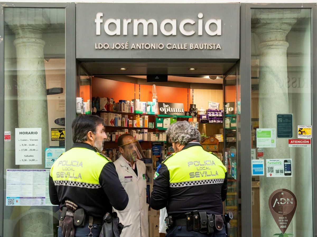 Foto: Agentes de la Policía Local de Sevilla prestando servicio. (EFE)