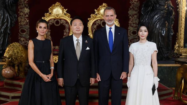 La reina Letizia y el rey Felipe reciben a Yoon Suk-yeol y Kim Keon-hee en el Palacio Real. (Limited Pictures)