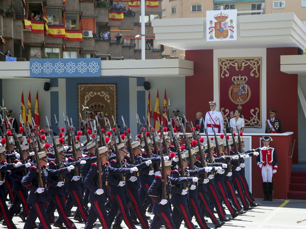 Foto: Imagen de archivo del desfile de las Fuerzas Armadas celebrado en Granada el 3 de junio. (EFE/Pepe Torres)