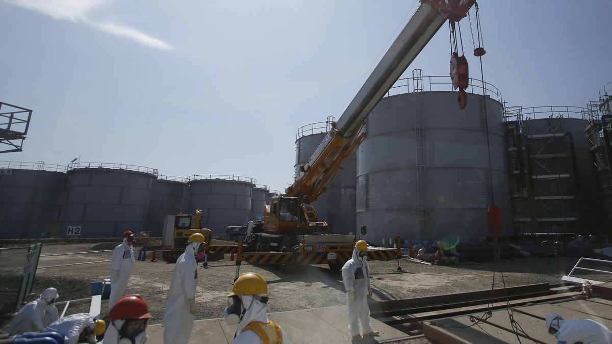 El agua radiactiva se abre paso en la central de Fukushima