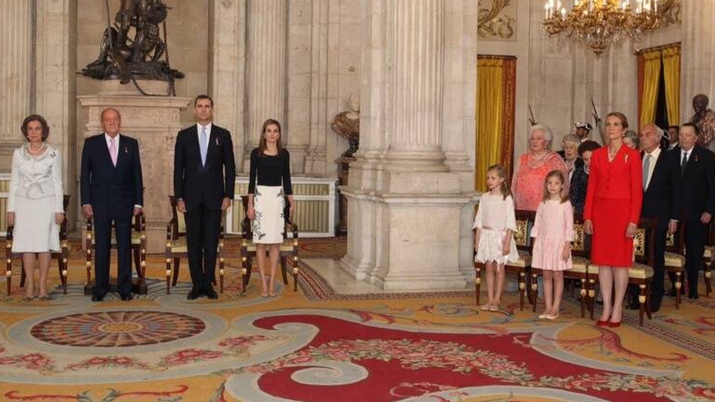 La familia real, durante la abdicación del rey Juan Carlos. (Casa de S. M. el Rey/Borja Fotógrafos)