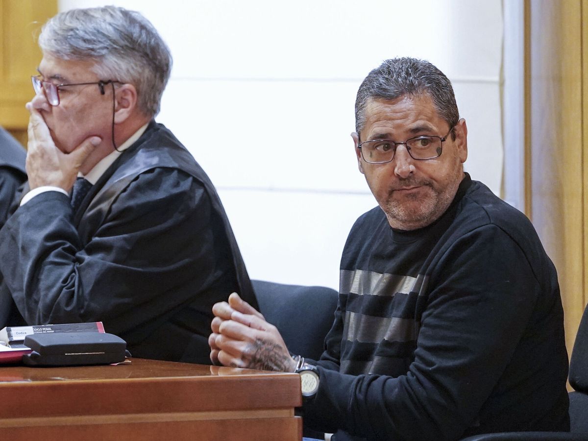 Foto: El acusado durante la celebración del juicio. (EFE/Nacho Gallego)
