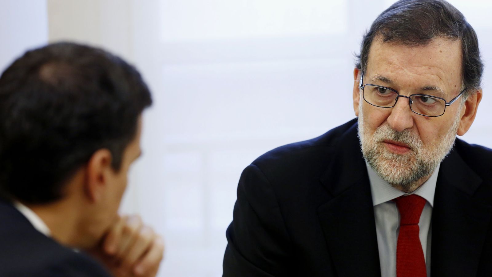 Foto: El presidente en funciones, Mariano Rajoy, y el líder del PSOE, Pedro Sánchez. (Efe) 