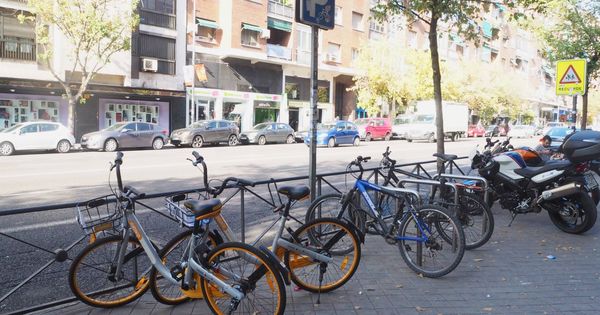 Foto: Bicicletas de oBike en las calles de Madrid (Analia Plaza)
