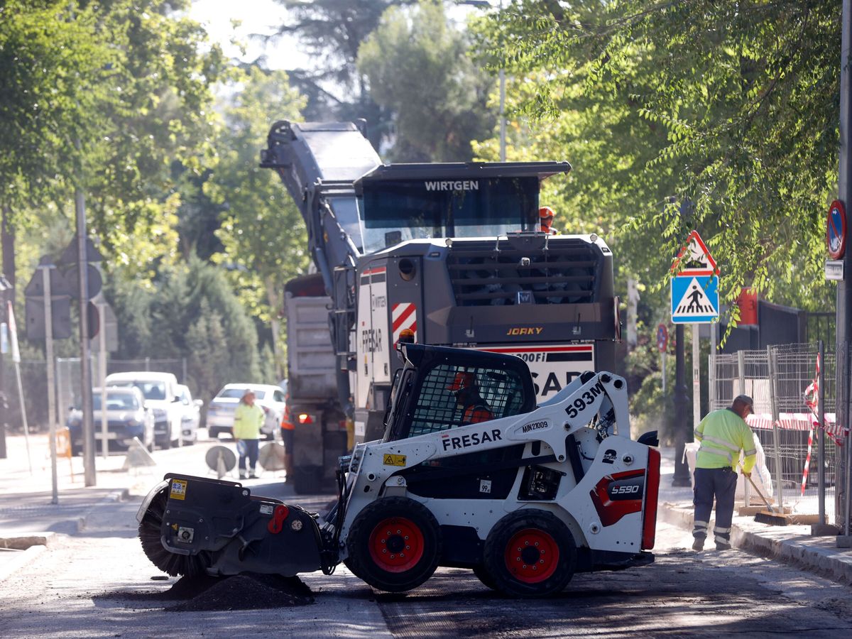 Foto: Operación asfalto en Madrid. (EFE/Juan Carlos Hidalgo)