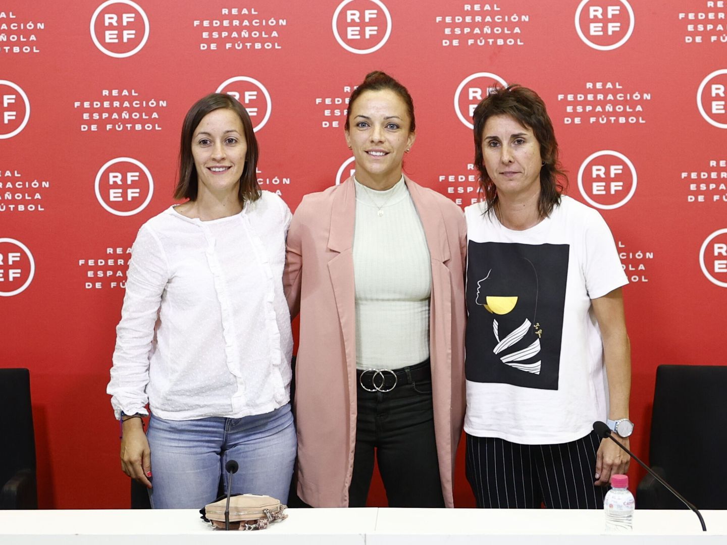 Las árbitras Guadalupe Porras, Marta Huertas y Marta Frías. (EFE/Rodrigo Jiménez) 