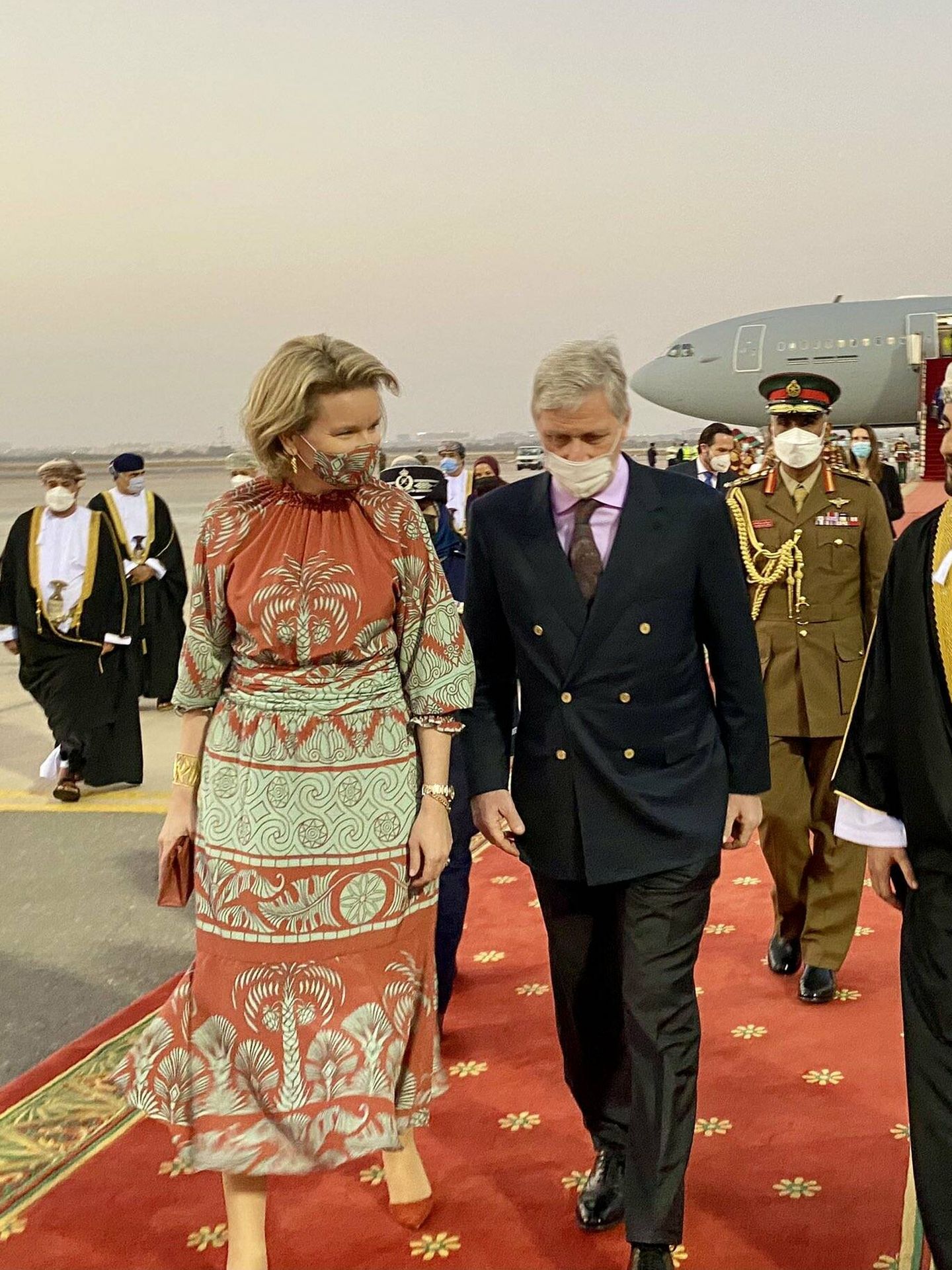 Matilde y Felipe, a su llegada a Omán. (Palacio Real Belga)