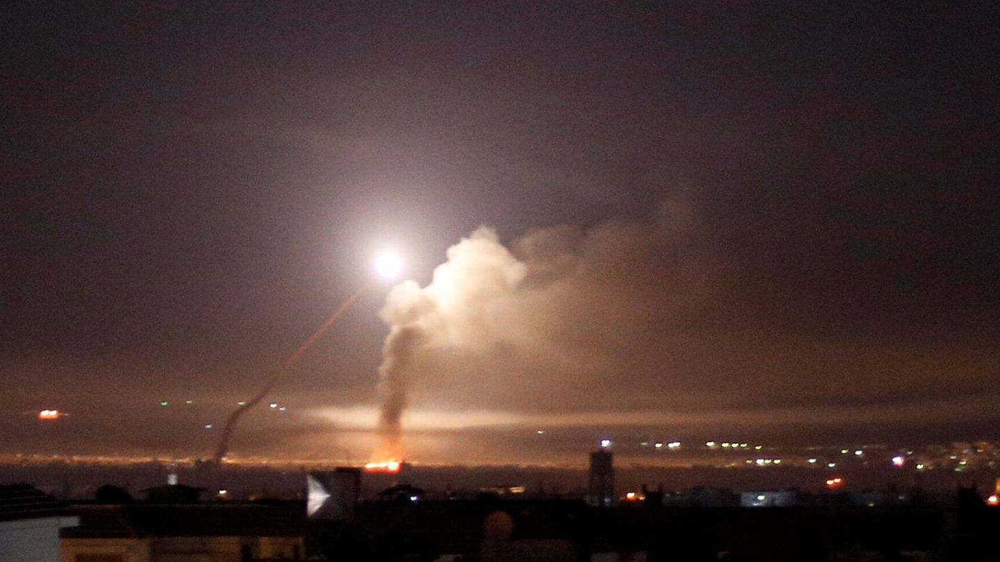 Explosiones de misiles israelíes cerca de Damasco, el 10 de mayo de 2018. (Reuters)  