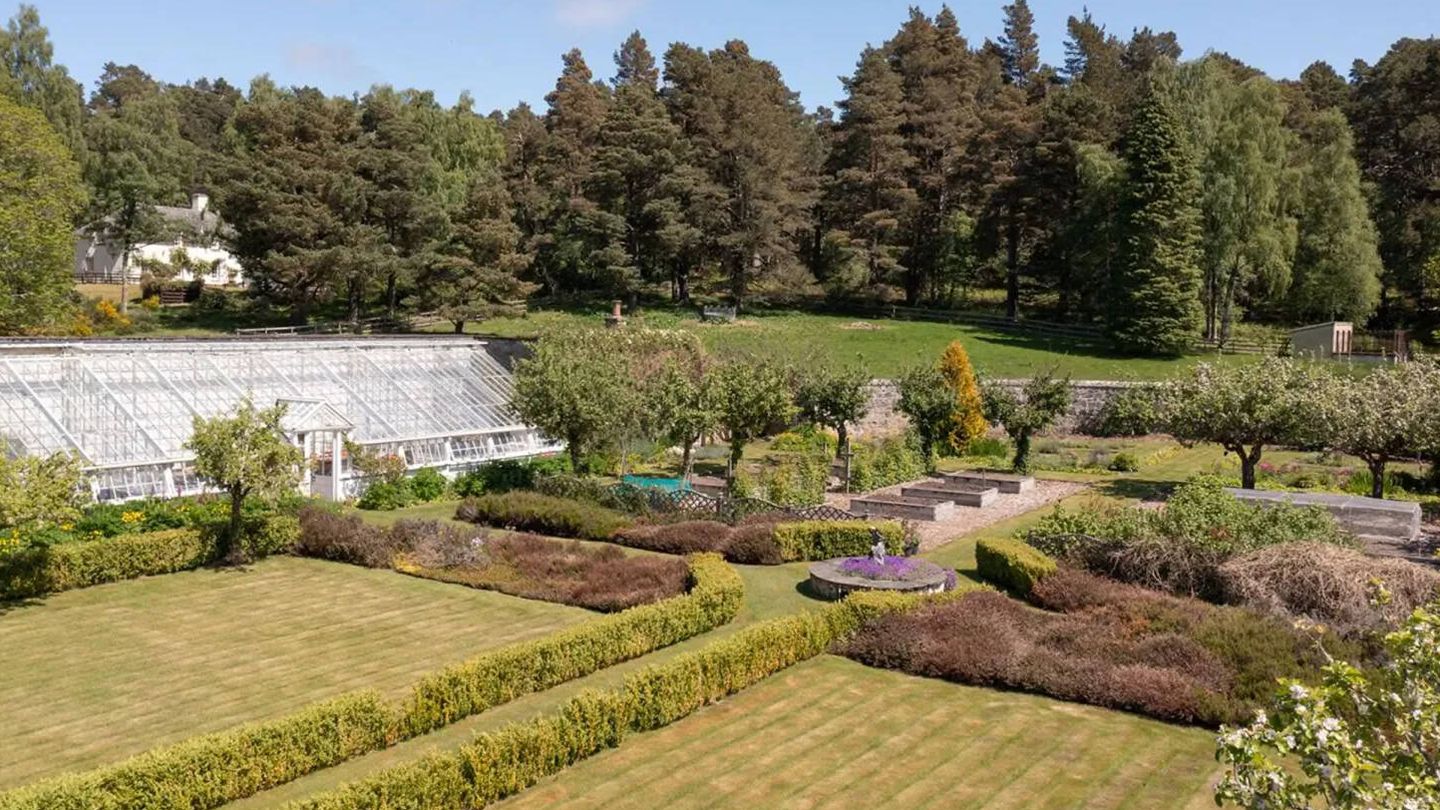 Jardines de la propiedad de Bob Dylan en las tierras altas de Escocia. (Cortesía Knight Frank)