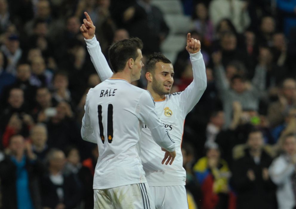 Foto: Bale felicita a Jesé por el gol marcado a Osasuna (Cordon Press).
