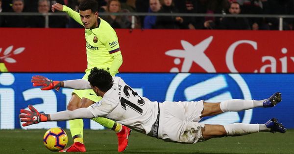 Foto: Coutinho en una jugada de ataque contra el Girona. (Efe)