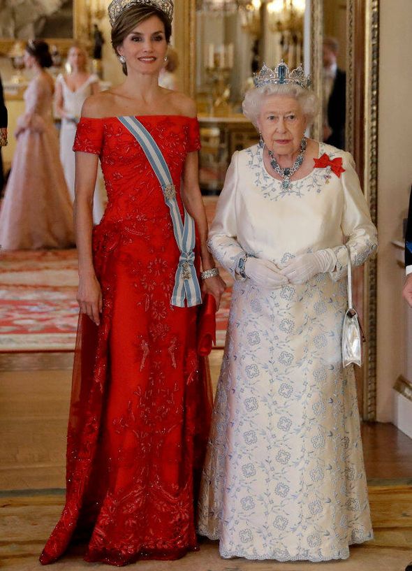 Letizia, junto a la reina en la visita de Estado de 2017. (Getty)