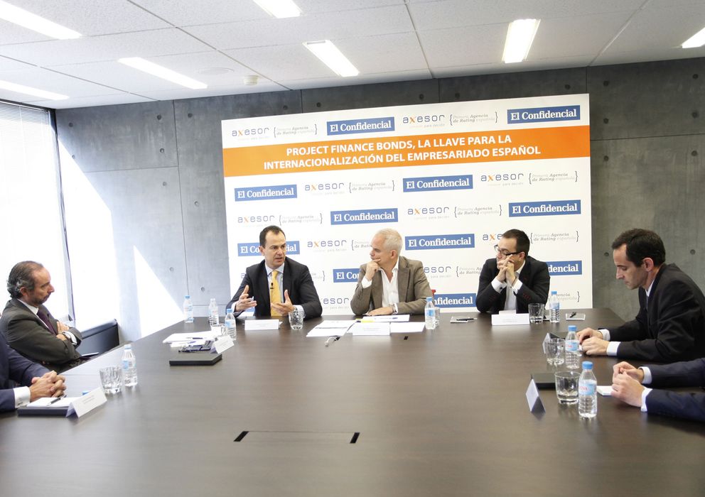 Foto: Los asistentes a la mesa redonda 'Project finance bonds, la llave para la internacionalización del empresariado español'. (Enrique Villarino)