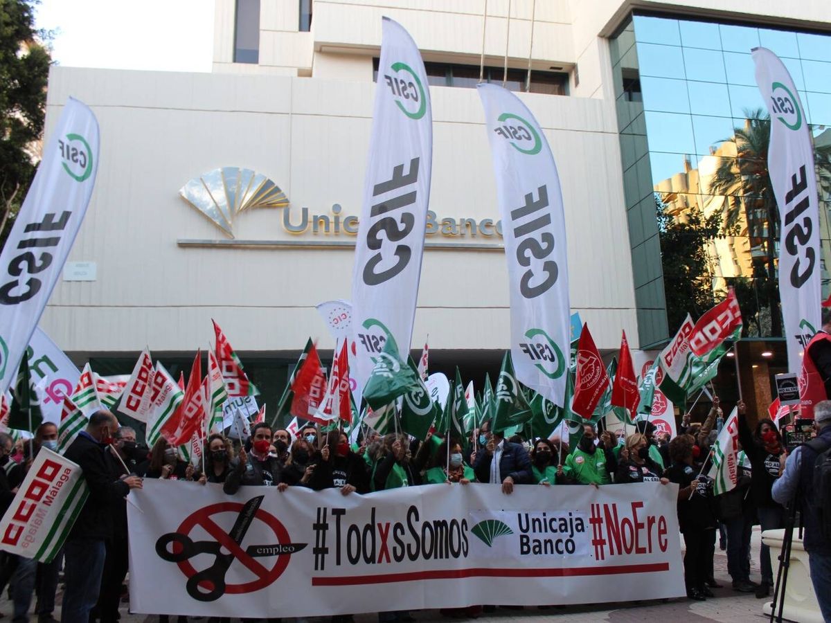 Foto: Imagen de archivo de una de las concentraciones de los trabajadores contra el ERE. (EC)