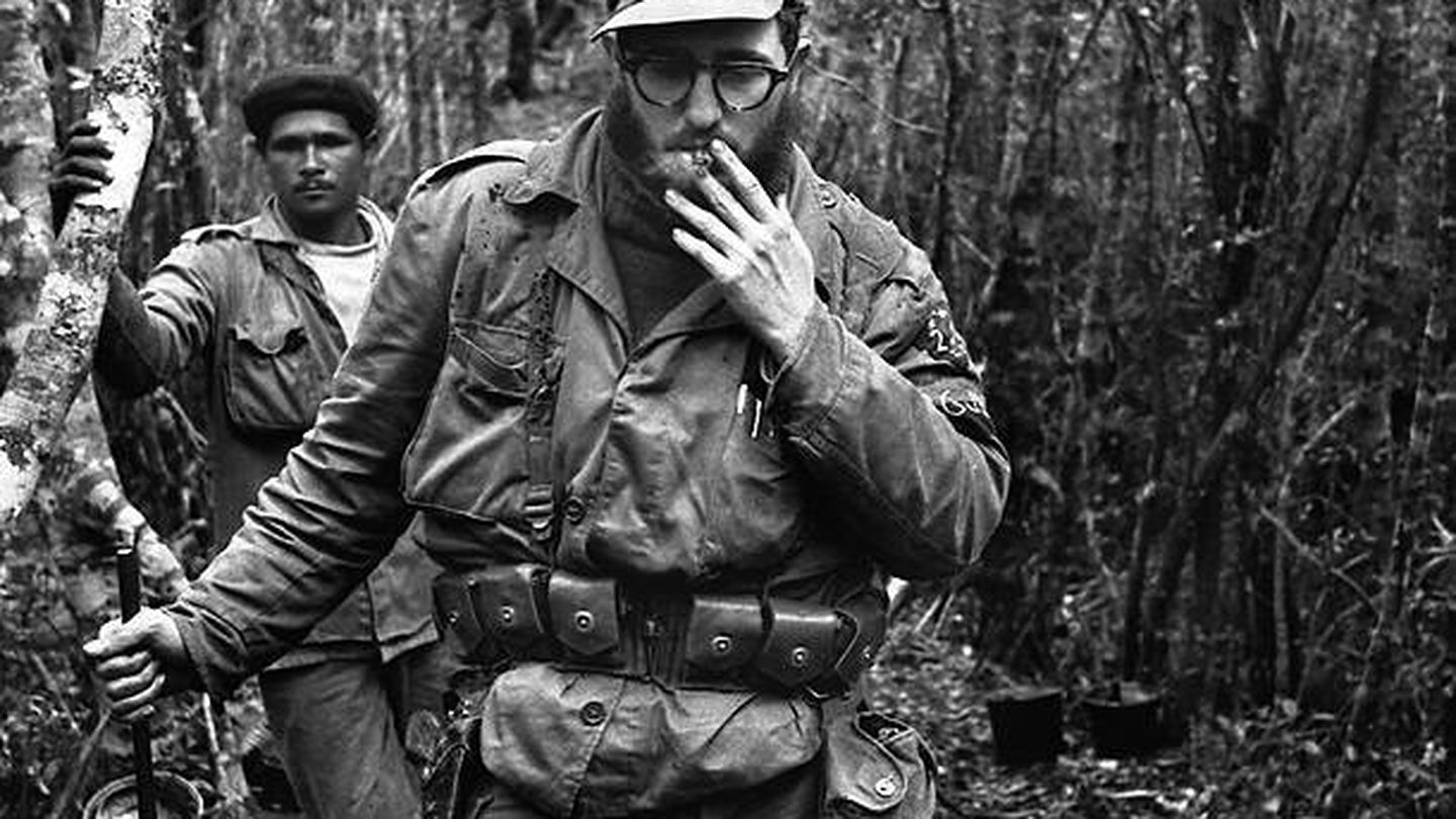 Una de las fotos que Enrique Meneses tomó de Fidel Castro en Sierra Maestra.