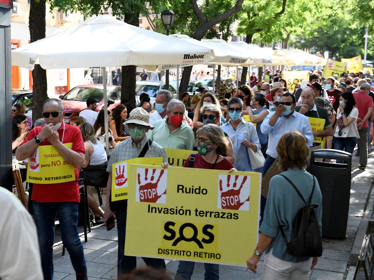 Foto: Manifestación en Madrid contra el crecimiento exponencial de las terrazas. (EFE)