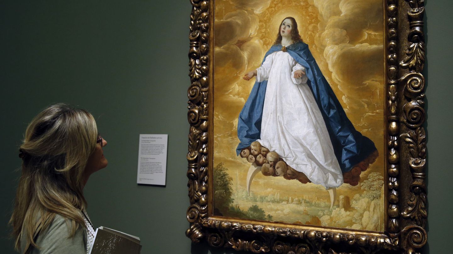 Una mujer observa el cuadro de Francisco de Zurbarán (1598-1664) 'La Inmaculada Concepción'. (EFE/Ángel Díaz)