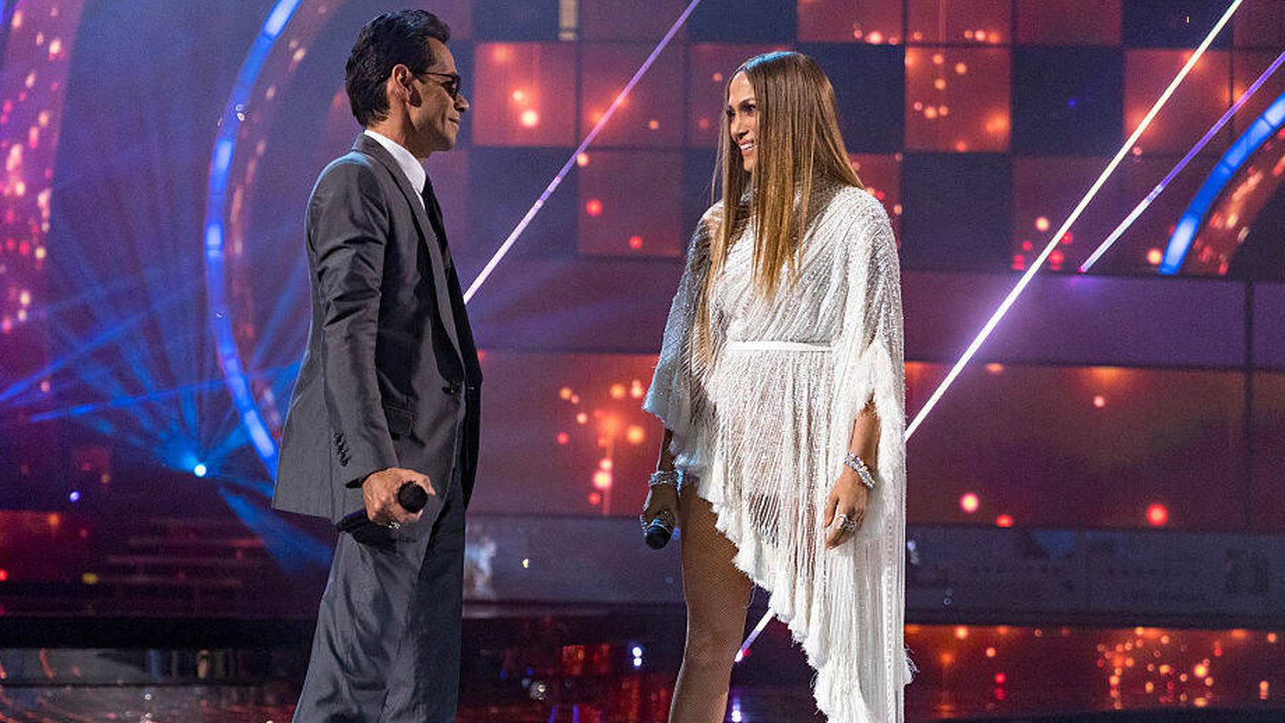 Marc Anthony y Jennifer Lopez, actuando en los Latin Grammy de 2016. (Getty)