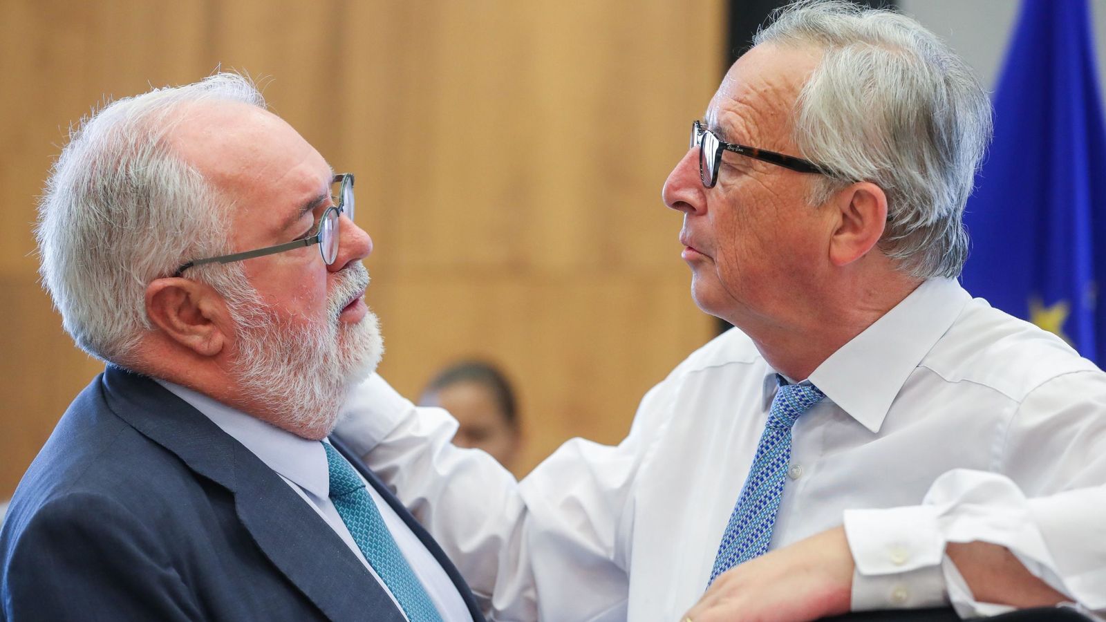 Foto: Miguel Arias Cañete y Jean-Claude Juncker, el pasado agosto. (EFE)