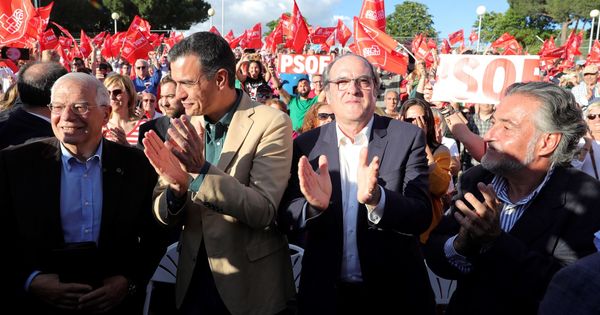 Foto: Pedro Sánchez, con Pepe Borrell, Ángel Gabilondo y Pepu Hernández, este 24 de mayo en el mitin de cierre de campaña en el madrileño parque de Pinar del Rey. (EFE)
