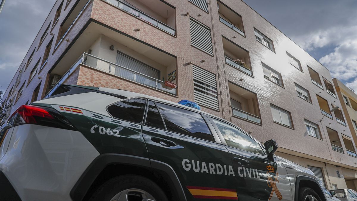 La Guardia Civil descubre un club de alterne clandestino en Salamanca al que se accedía por un túnel
