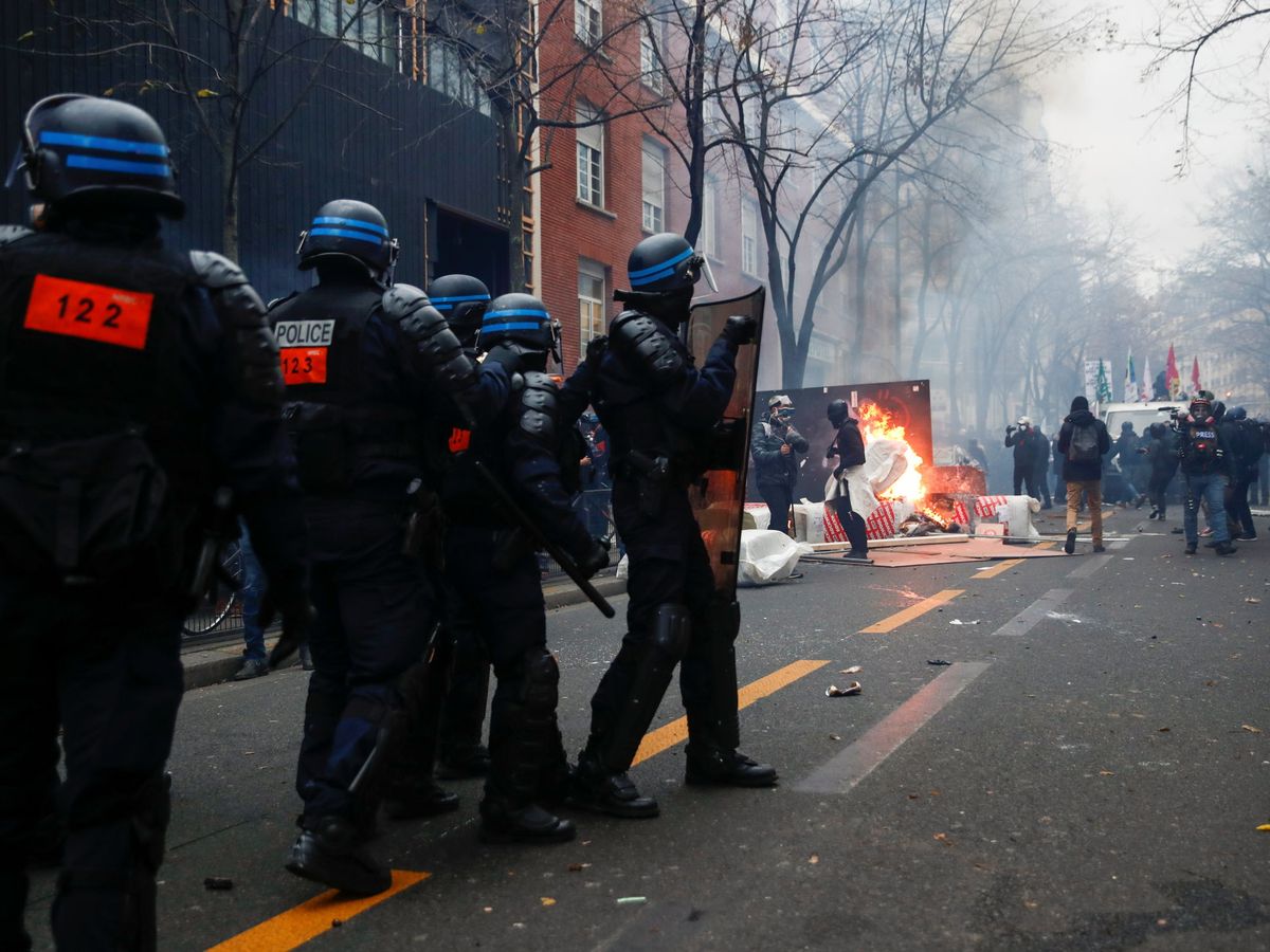 Foto: Manifestación contra la nueva ley de seguridad global' en París. (Reuters)