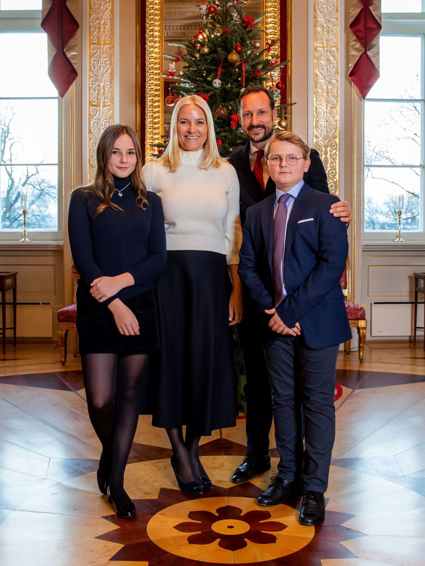Haakon y Mette-Marit, con sus hijos. (EFE)