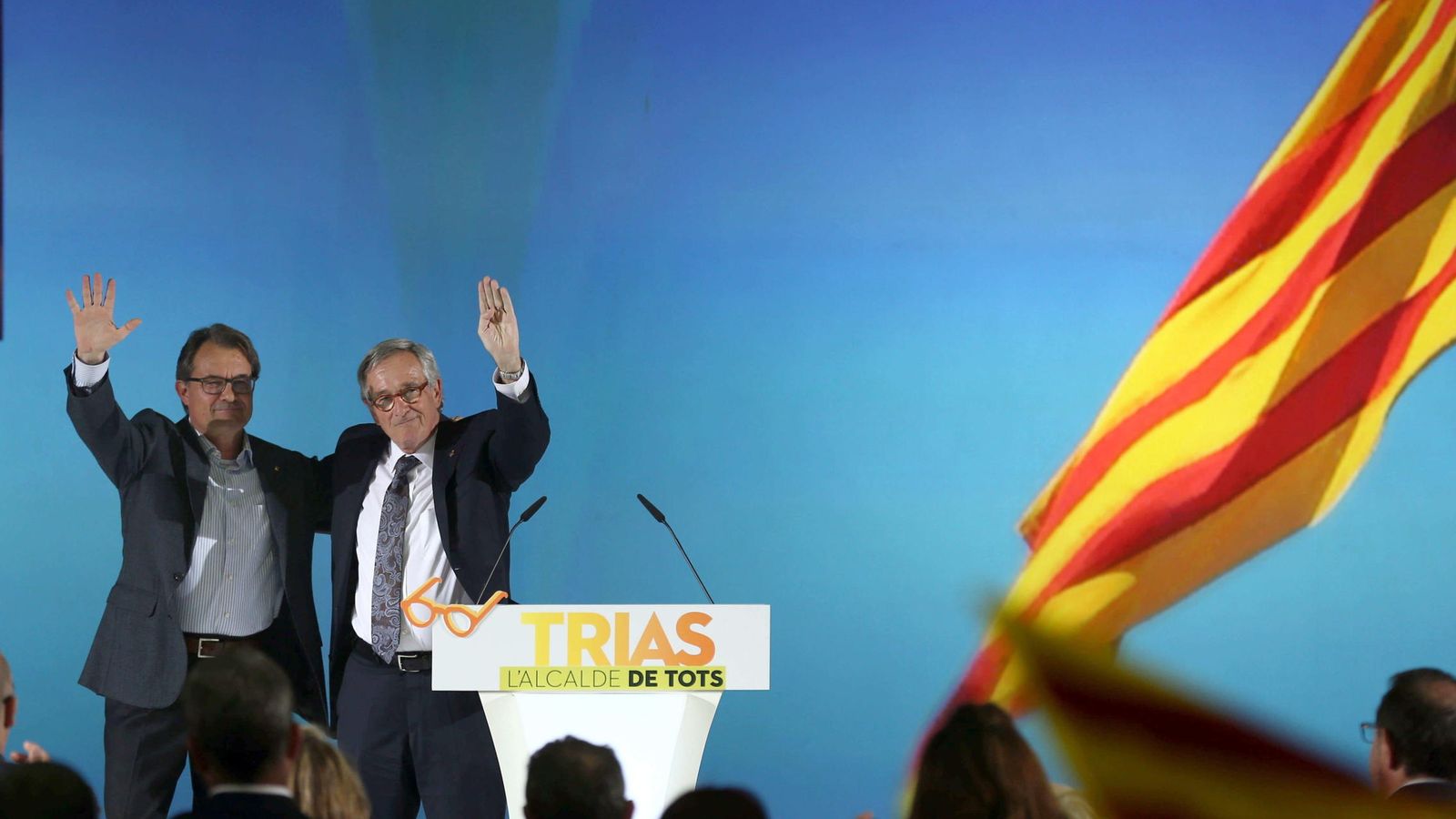 Foto: El alcalde y candidato de CiU, Xavier Trias, a acompañado del secretario general de CiU, del presidente de CiU y de la Generalitat, Artur Mas. (EFE)