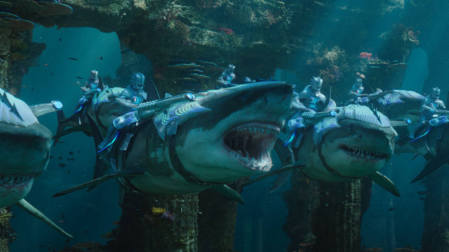 Tiburones de combate en 'Aquaman'. (Warner)