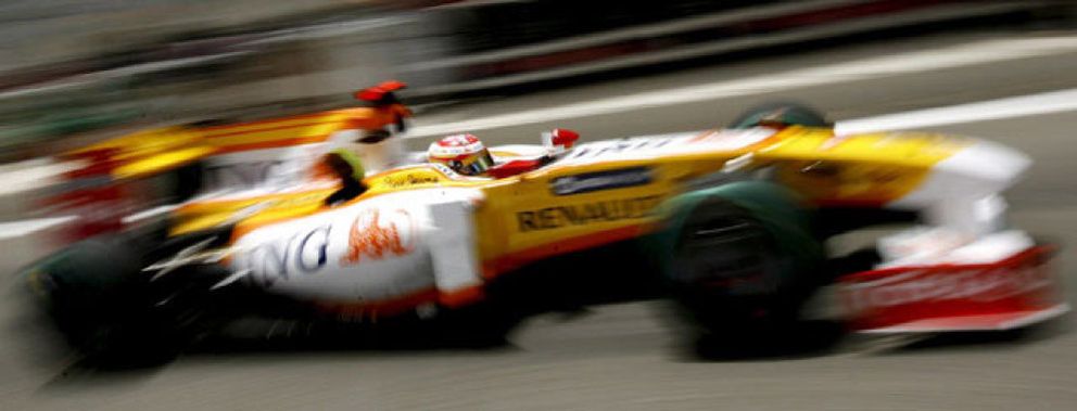 Foto: Alonso, octavo, en un carrera que dominó Button