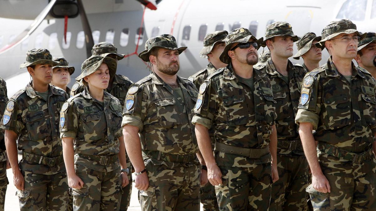 Defensa rebaja la altura mínima: las mujeres que midan 1,55 podrán entrar en el ejército