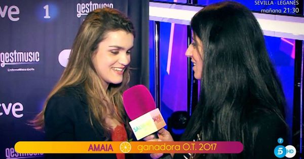 Foto: Laura Lago entrevista a Amaia, gandora de 'OT'.