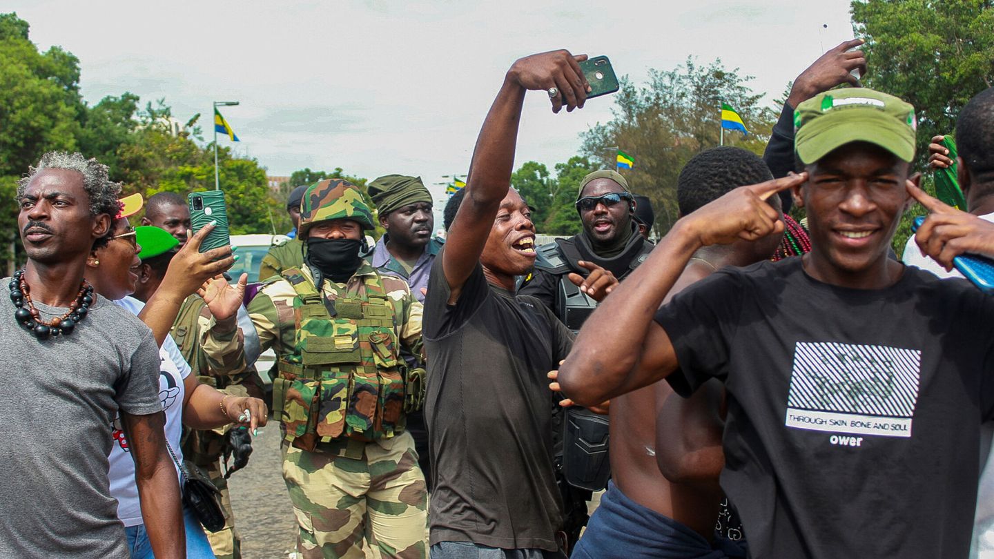 Manifestaciones en las calles de Libreville, capital de Gabón. (Reuters/Scott Ngokila)