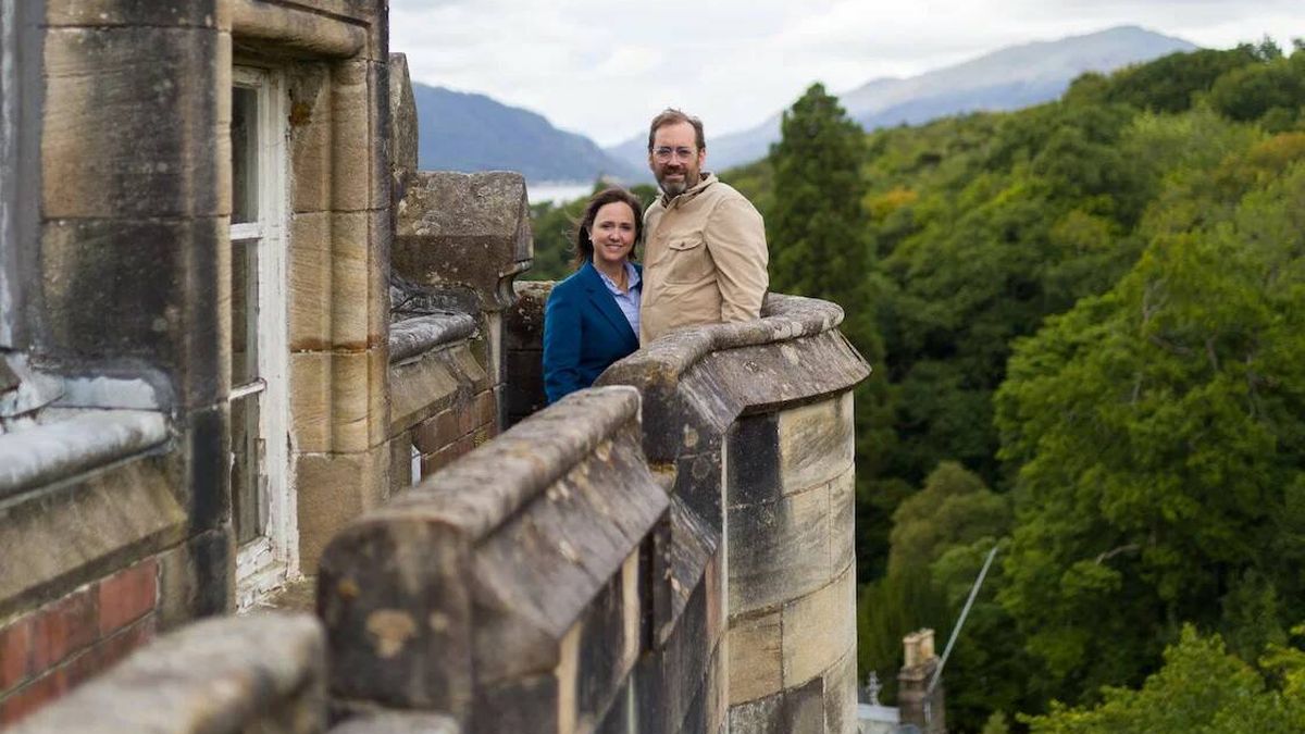 Una pareja compra el castillo de Knockderry y cuenta su reforma en TikTok: "Era más barato comprarlo nuevo"