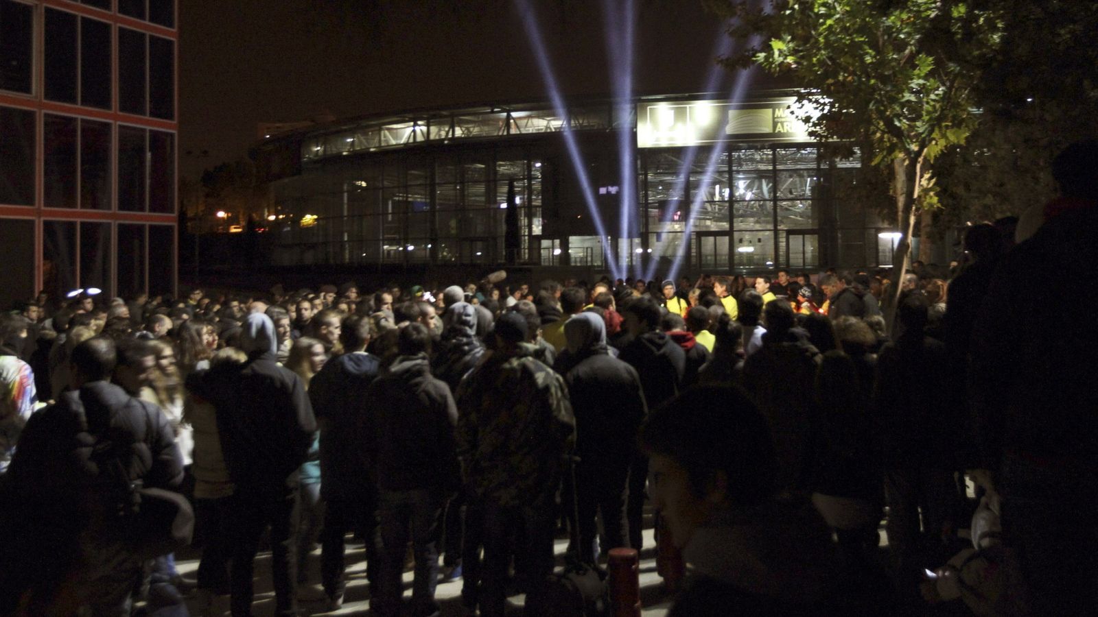Foto: Vigilia por las víctimas del Madrid Arena. (Efe)