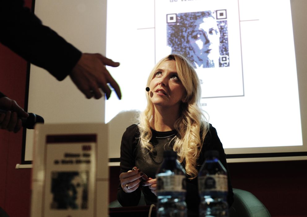 Foto: La escritora Irene Zoe, durante la presentación de su novela (fotos: E. Villarino)