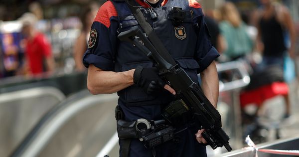 Foto: Un agente de los Mossos d'Esquadra. (Reuters)