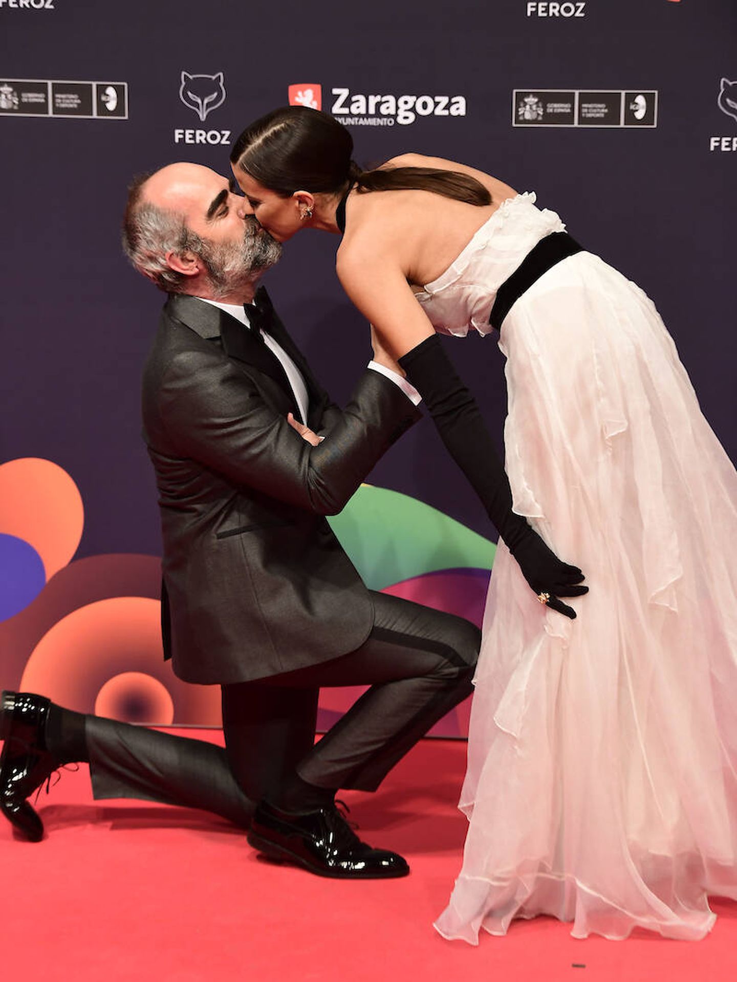El beso entre Luis Tosar y Luisa Mayol, uno de los momentos más románticos. (Limited Pictures)